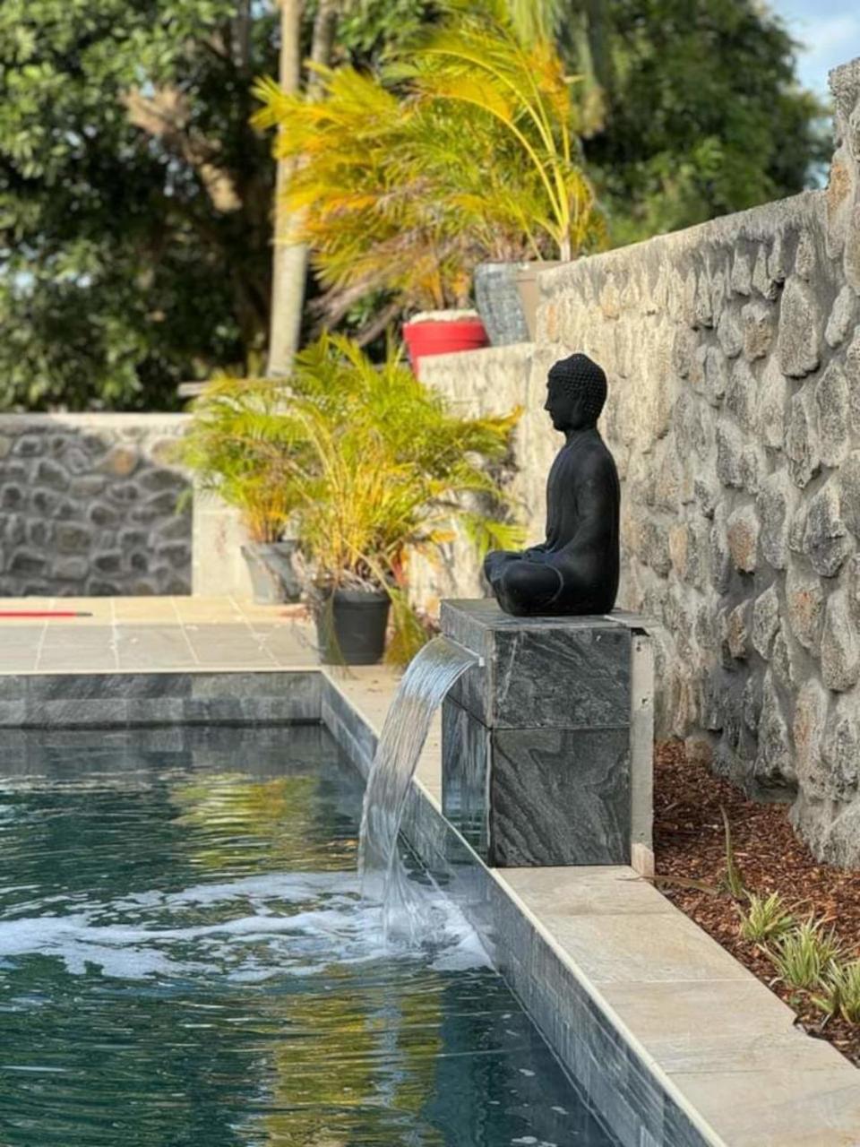 Le Beau Vallon 1- Jacuzzi Privatif Et Piscine Chauffee Partagee Сен-Бенуа Экстерьер фото
