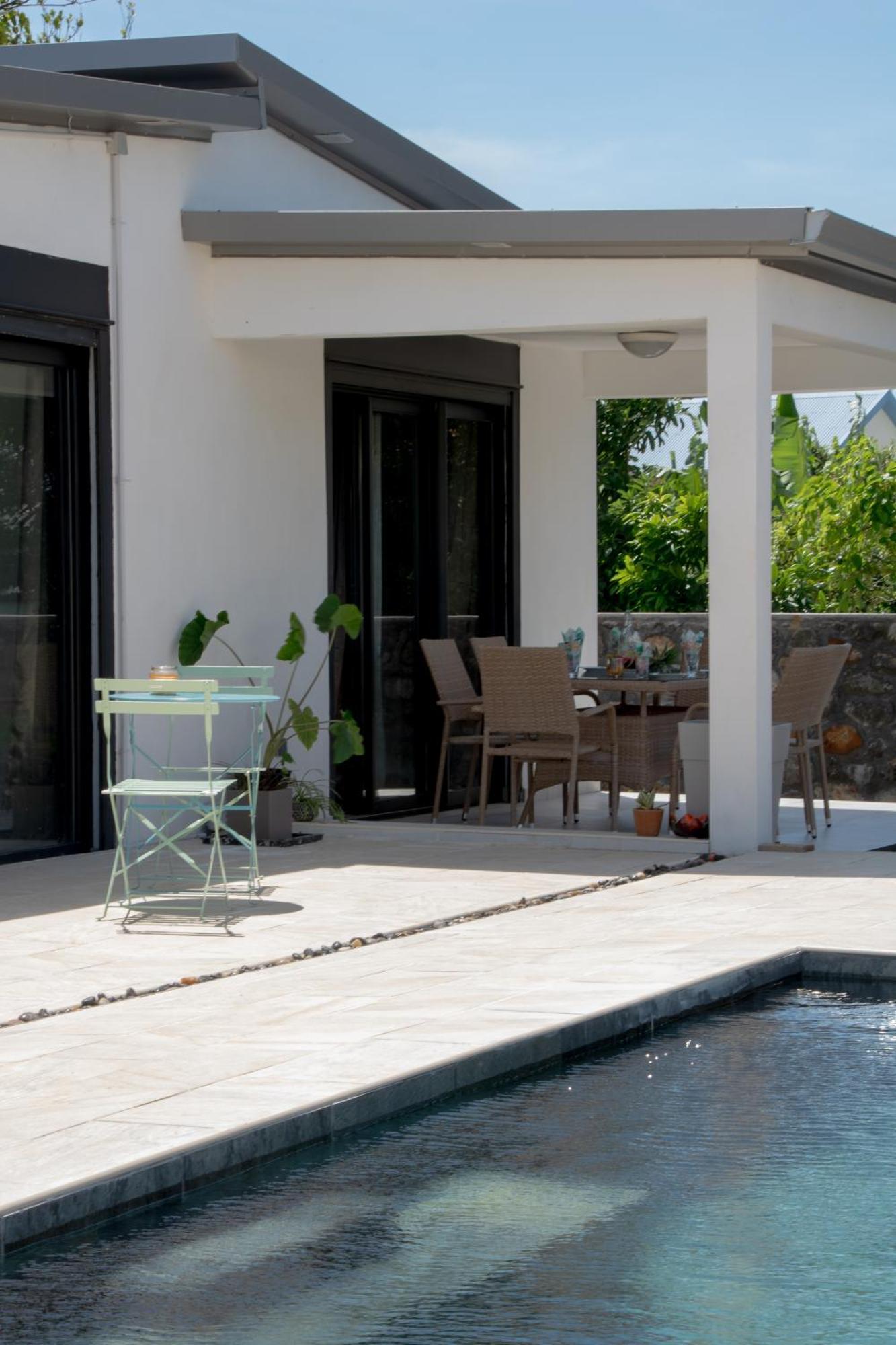 Le Beau Vallon 1- Jacuzzi Privatif Et Piscine Chauffee Partagee Сен-Бенуа Экстерьер фото
